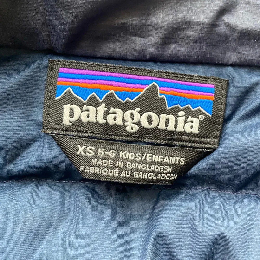 Patagonia Kids Navy Blue Puffer Jacket with Red Zipper Pulls